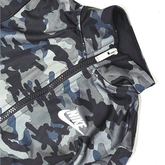 **Gently Used**Boy’s Nike Track Jacket (Size: L, 6-7) - Picture 2 of 4